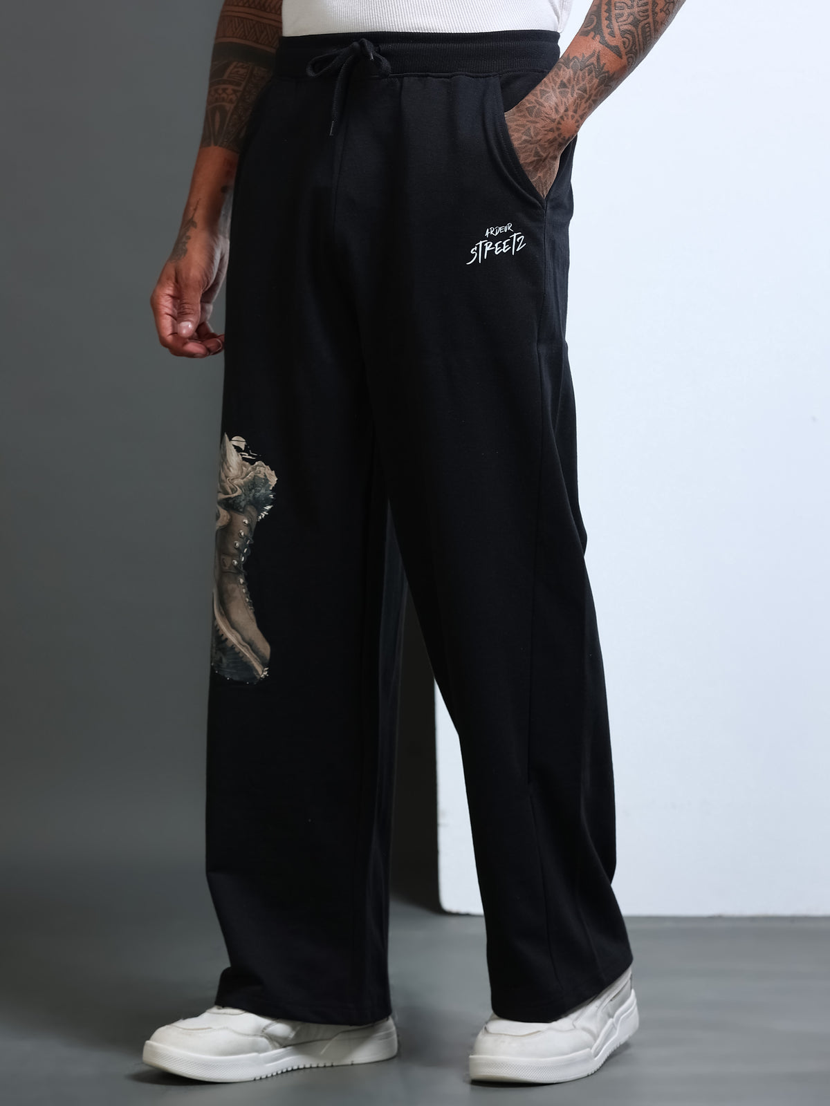 ARDEUR STREETZ Men Black Cotton Blend Mountain Trail Graphic Baggy Fit Track Pants