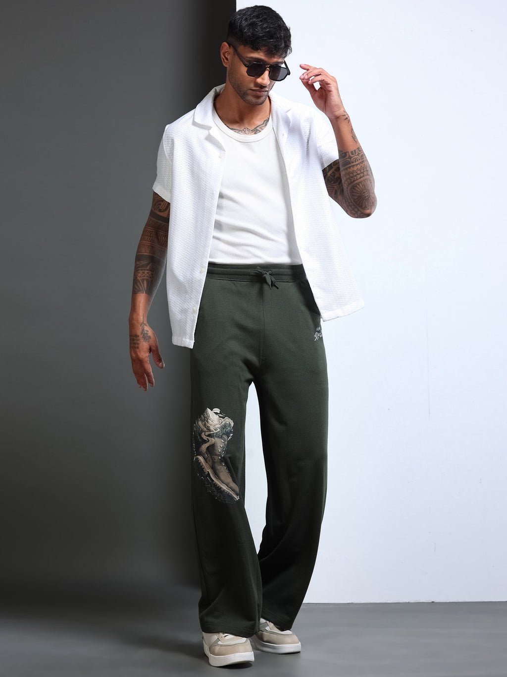 ARDEUR STREETZ Men Olive Cotton Blend Mountain Trail Graphic Baggy Fit Track Pants