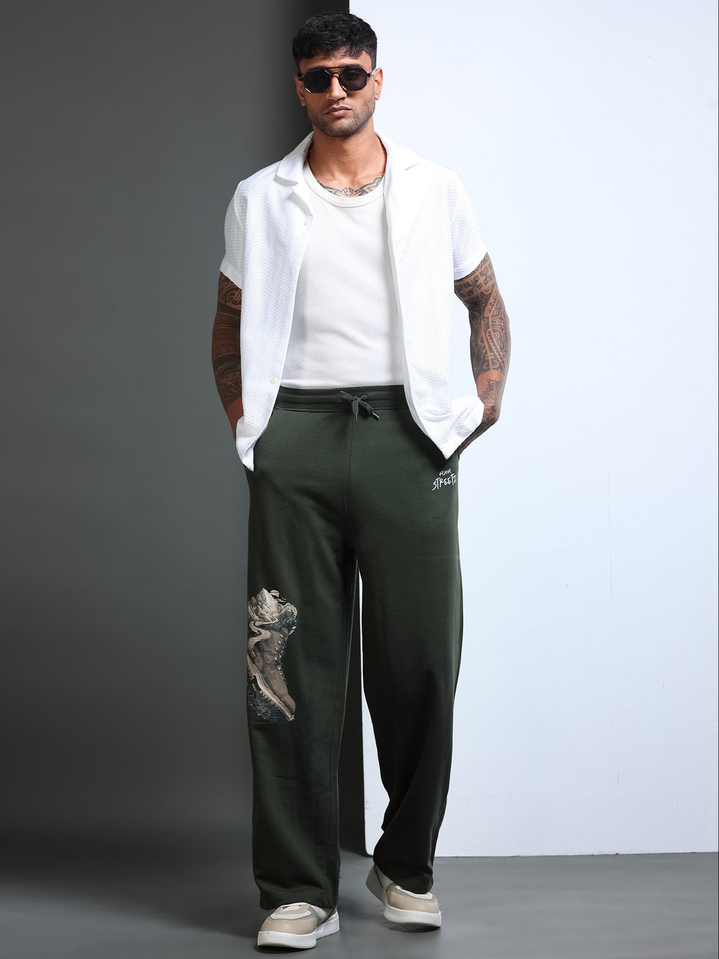 ARDEUR STREETZ Men Olive Cotton Blend Mountain Trail Graphic Baggy Fit Track Pants