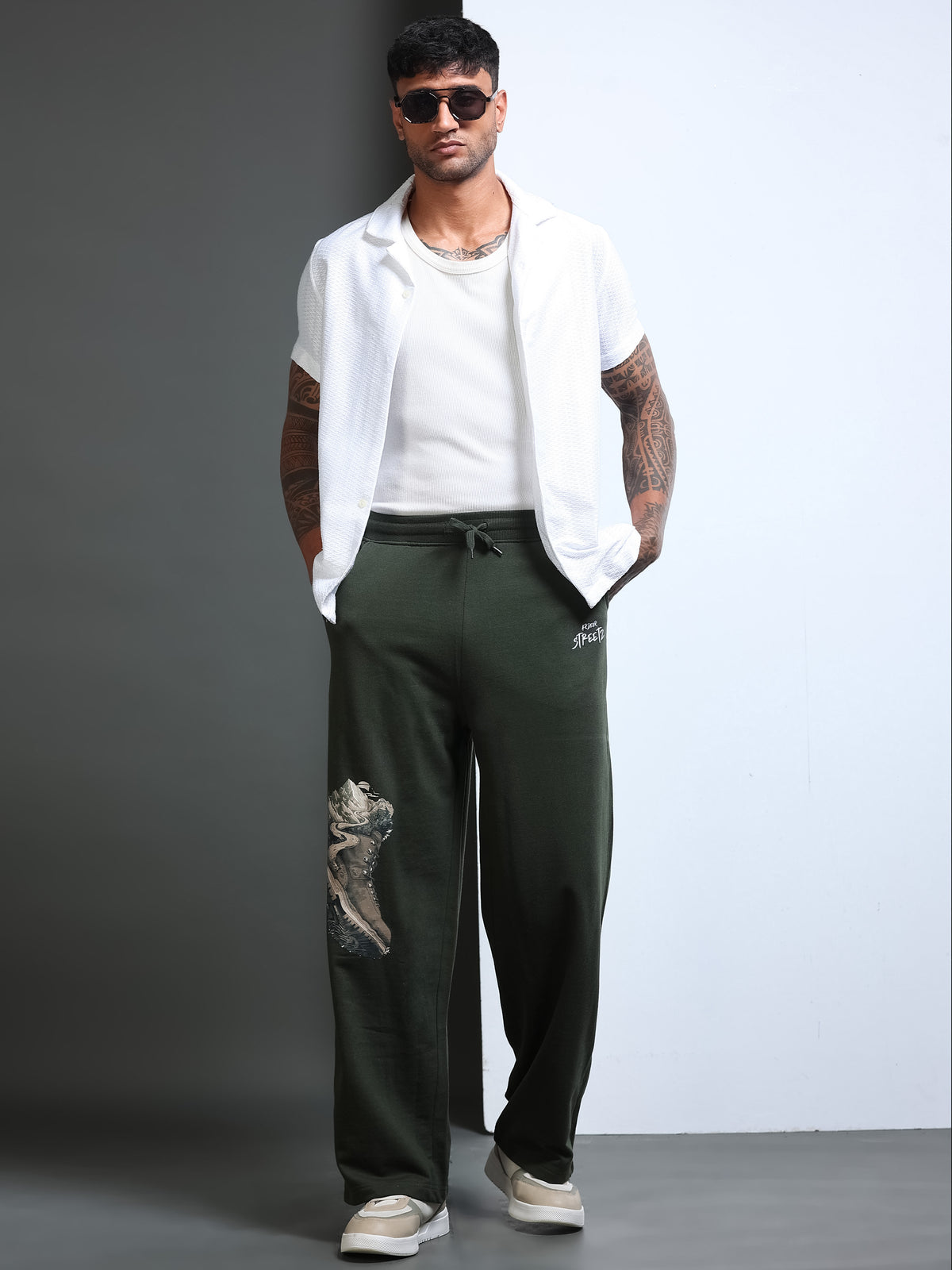 ARDEUR STREETZ Men Olive Cotton Blend Mountain Trail Graphic Baggy Fit Track Pants