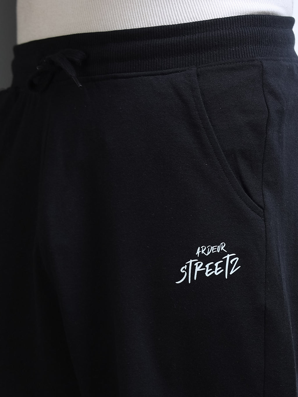 ARDEUR STREETZ Men Black Cotton Blend Sneaker Graphic Baggy Fit Track Pants