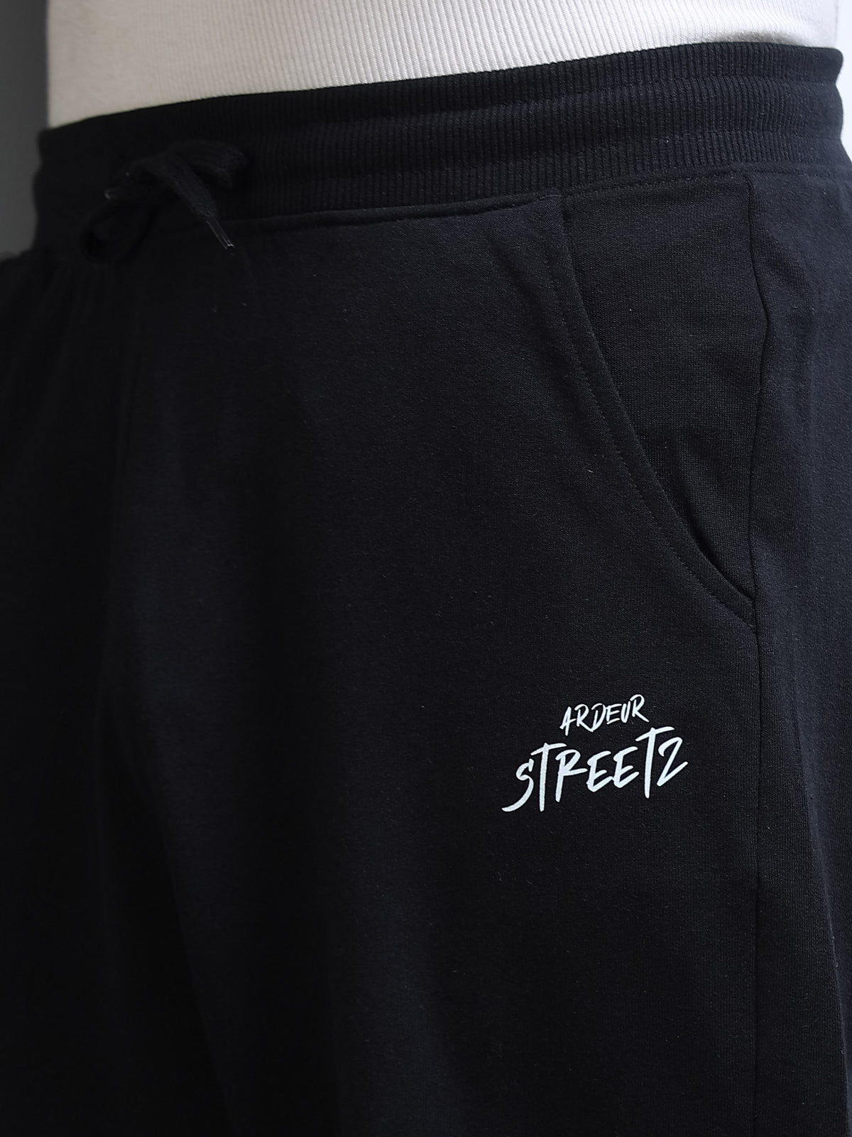 ARDEUR STREETZ Men Black Cotton Blend Sneaker Graphic Baggy Fit Track Pants