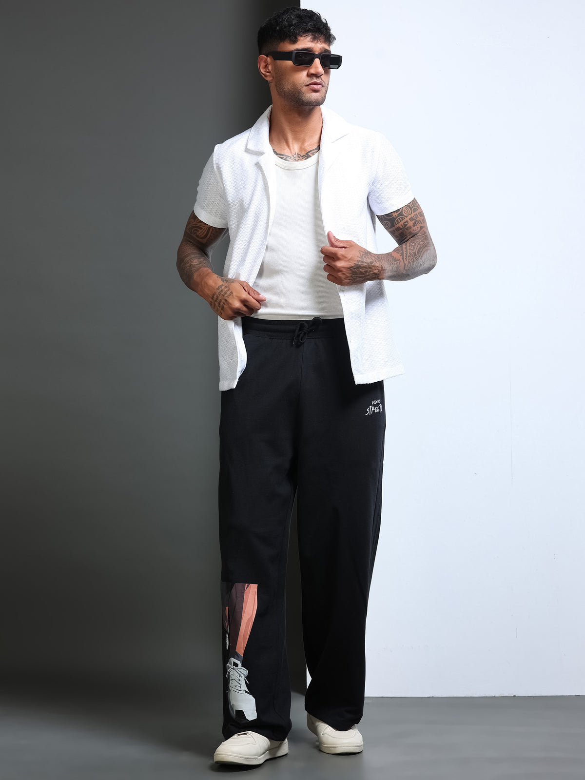 ARDEUR STREETZ Men Black Cotton Blend Sneaker Graphic Baggy Fit Track Pants