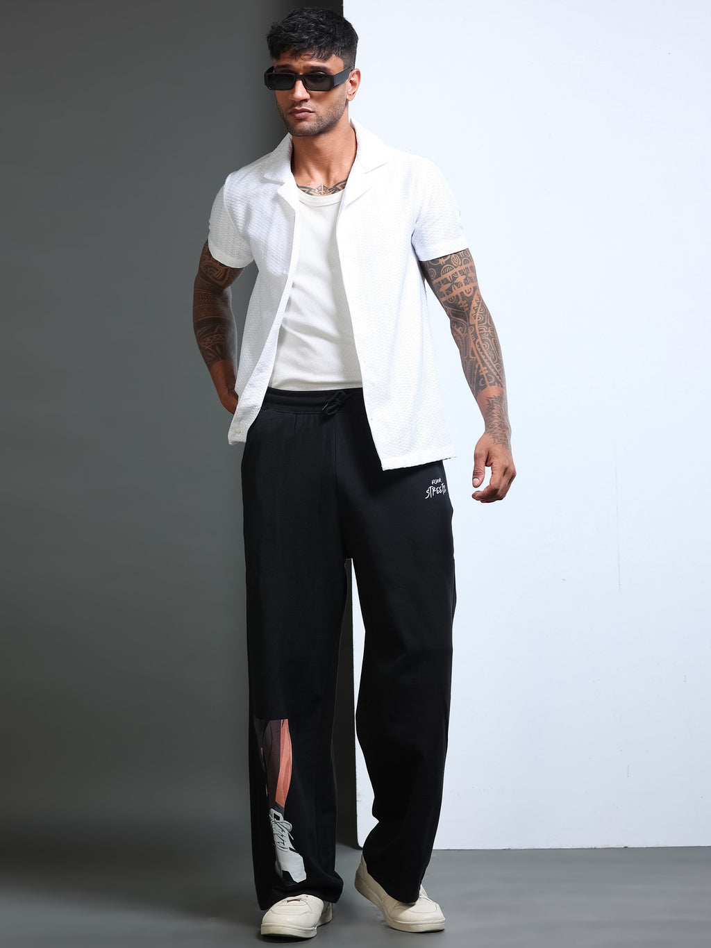 ARDEUR STREETZ Men Black Cotton Blend Sneaker Graphic Baggy Fit Track Pants
