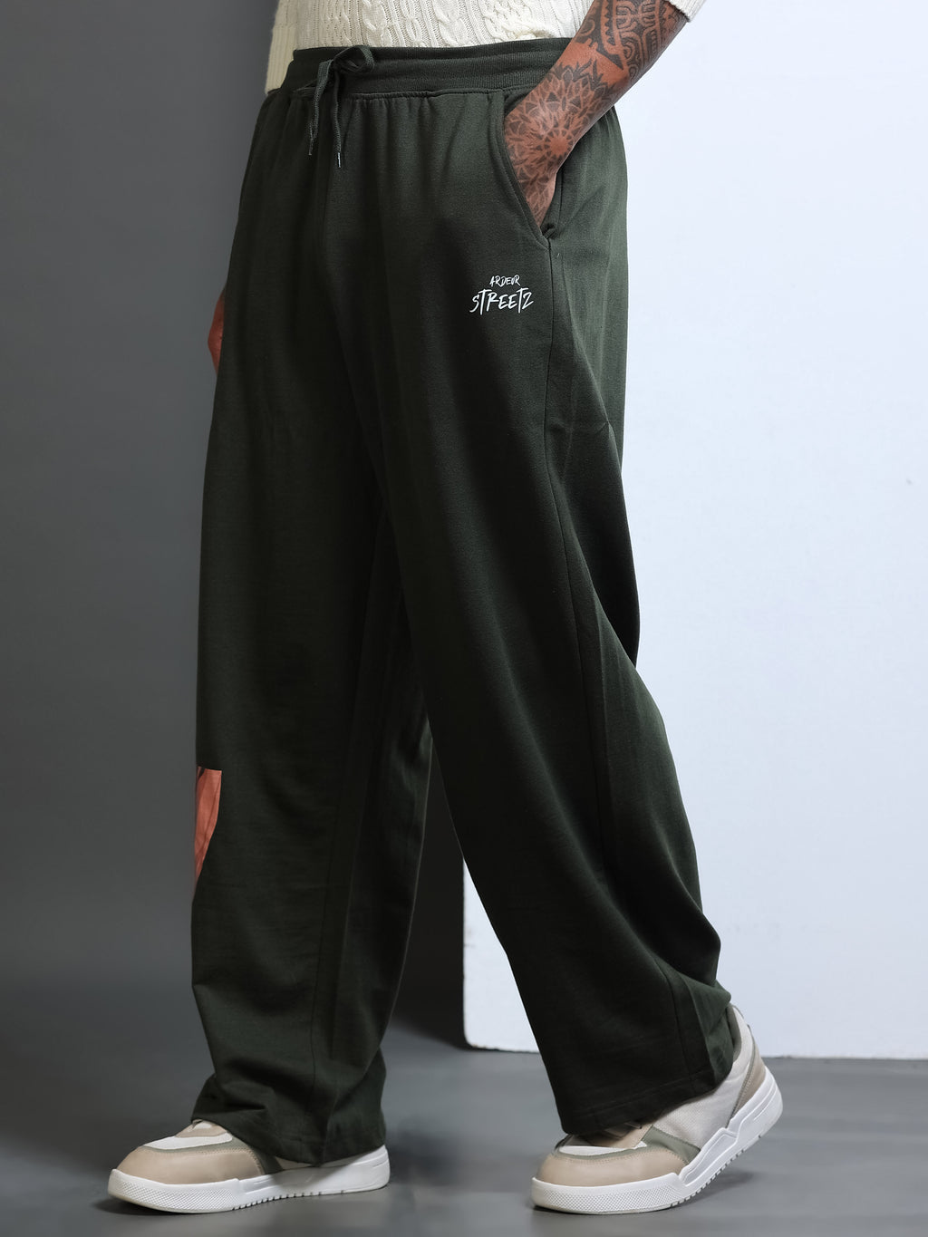 ARDEUR STREETZ Men Olive Cotton Blend Sneaker Graphic Baggy Fit Track Pants