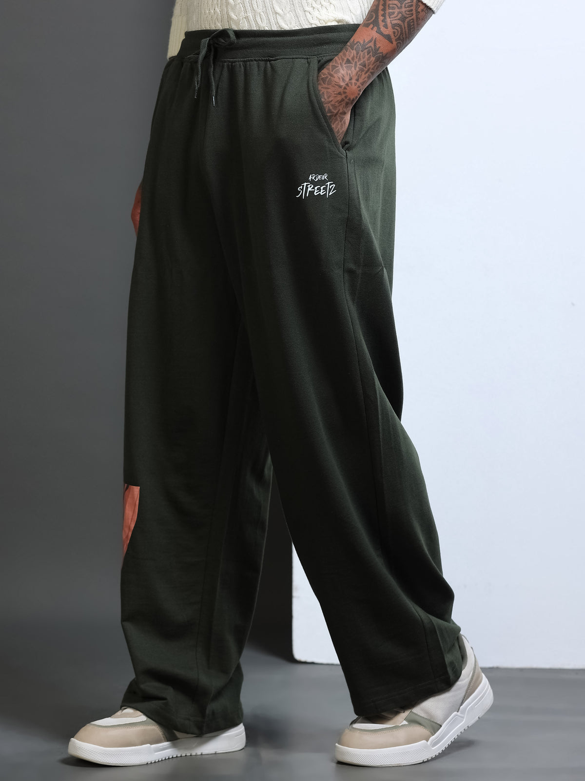 ARDEUR STREETZ Men Olive Cotton Blend Sneaker Graphic Baggy Fit Track Pants