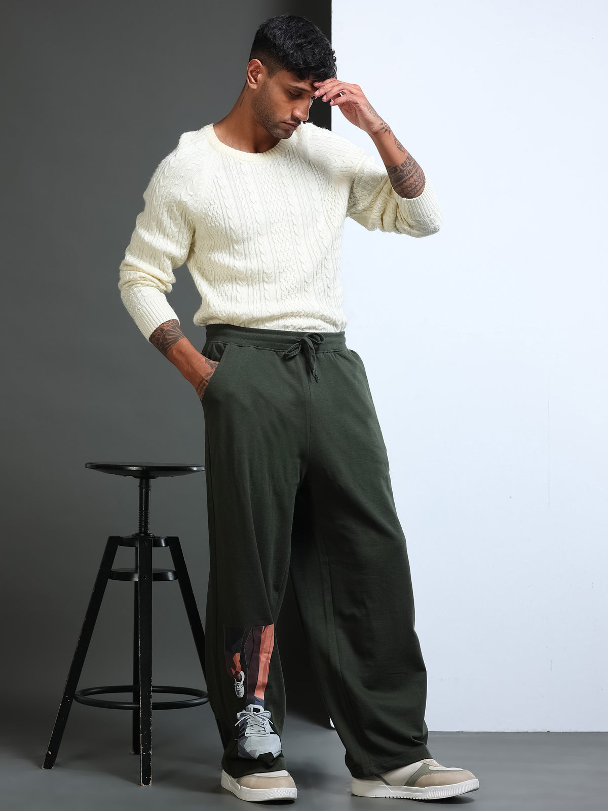 ARDEUR STREETZ Men Olive Cotton Blend Sneaker Graphic Baggy Fit Track Pants