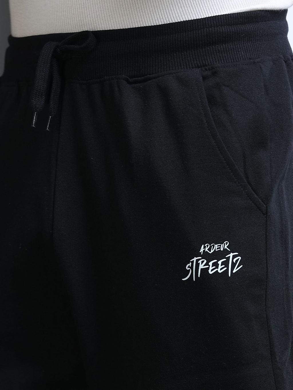 ARDEUR STREETZ Men Black Cotton Blend LEGEND Printed Baggy Fit Track Pants
