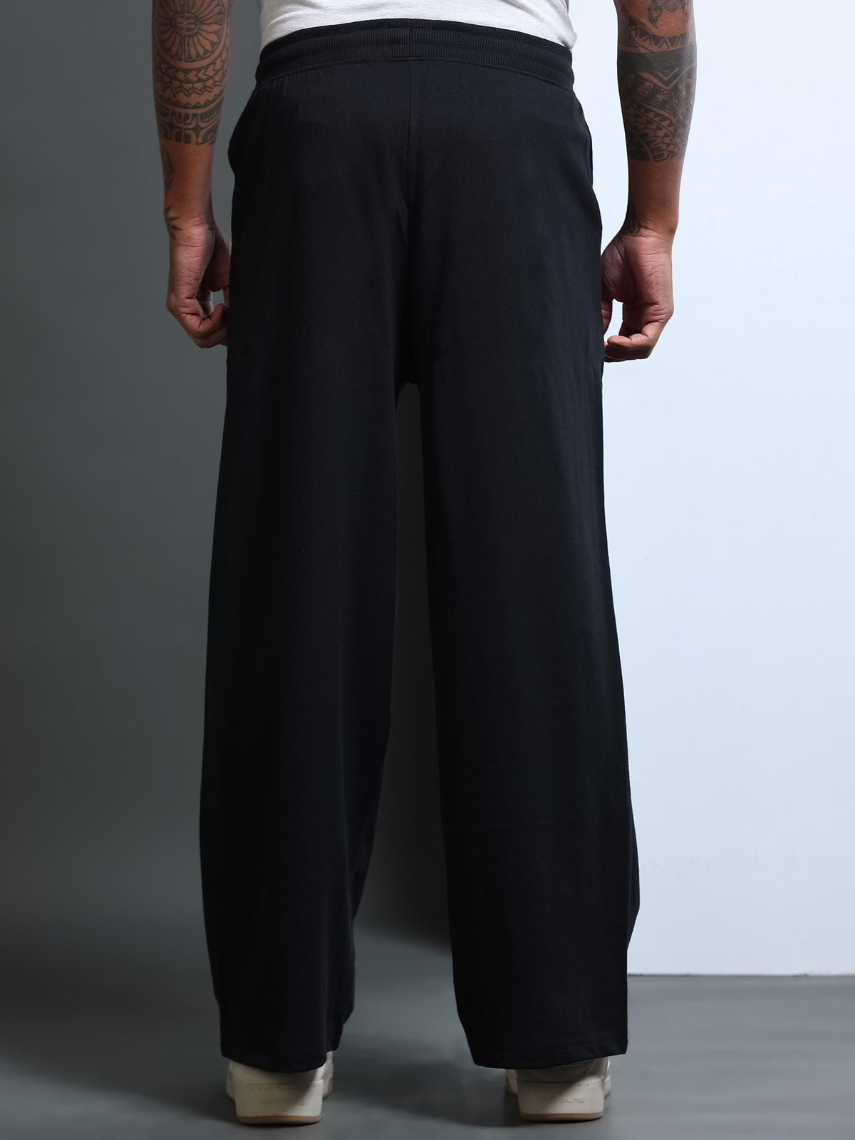 ARDEUR STREETZ Men Black Cotton Blend WE SCROLL THEY RULE Printed Baggy Fit Track Pants