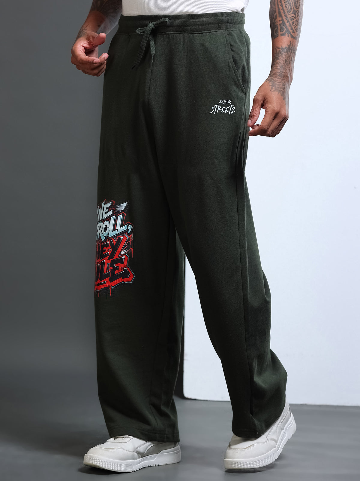 ARDEUR STREETZ Men Olive Cotton Blend WE SCROLL THEY RULE Printed Baggy Fit Track Pants