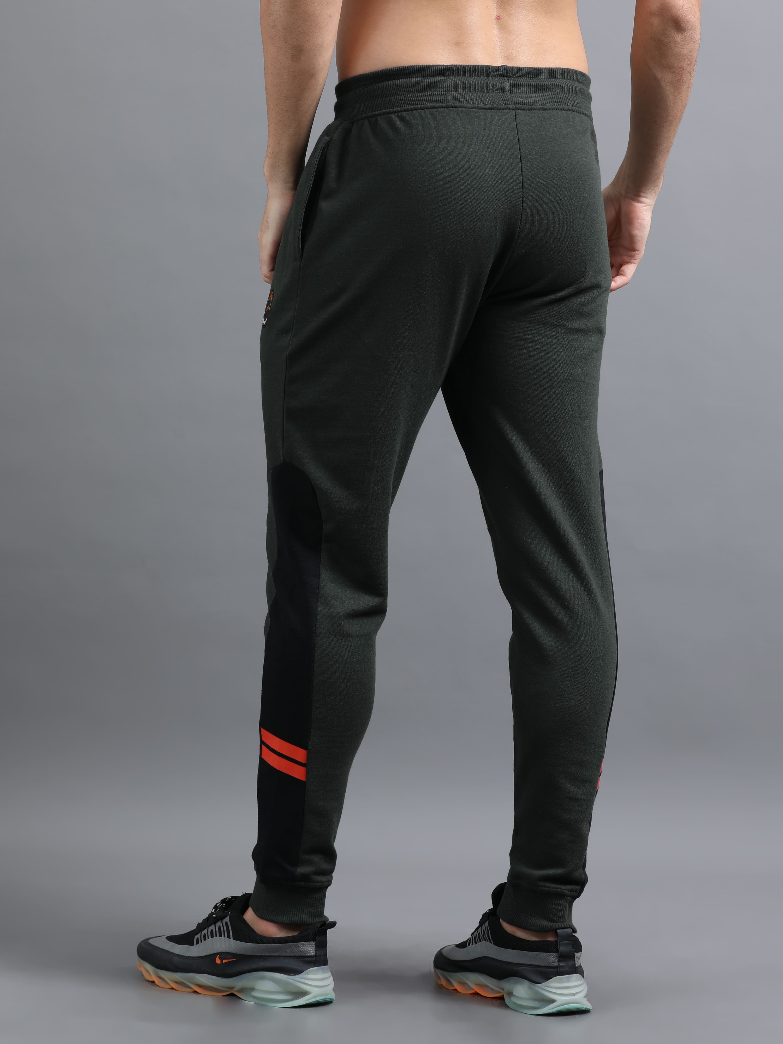 ARDEUR ZEAL IN YOU Men Olive Printed Mid-Rise Joggers